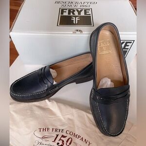Frye Otis Penny loafers in Navy